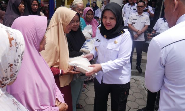 Walikota Bandar Lampung Salurkan Bansos