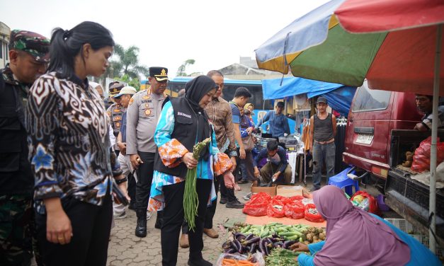 Hj.Eva Dwiana Lakukan Sidak Disejumlah Pasar