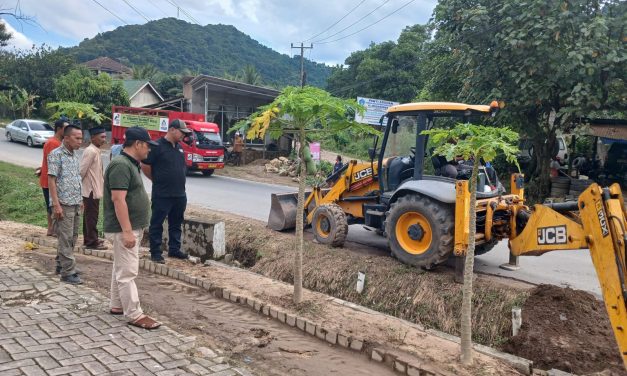 Pemkot Bandar Lampung Lakukan Pengerukan dan Pengangkatan Sedimen Dibeberapa Titik