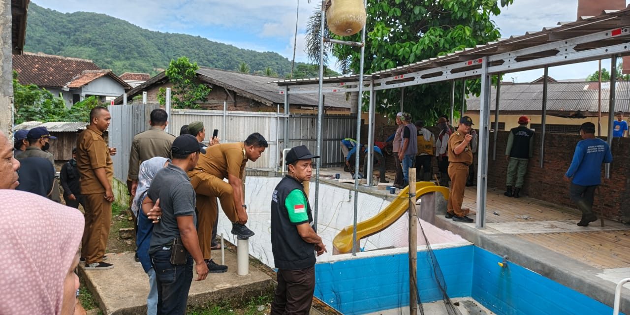 Pemkot Bandar Lampung Tertibkan 10 Bangunan Semipermanen di Atas Sungai