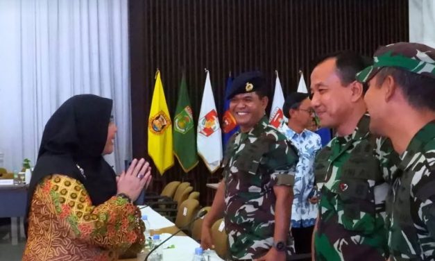 Walikota Bandar Lampung, Hj. Eva Dwiana Menghadiri Rapat Koordinasi di Rumah Dinas Gubernur Lampung (Mahan Agung), Sejumlah Menteri Kabinet Merah Putih Turut Hadir di Acara Tersebut