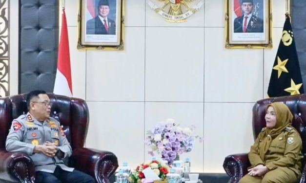 Walikota Bandar Lampung Hj.Eva Dwiana Menandatangani Tanah Hibah Kepada Polda Lampung