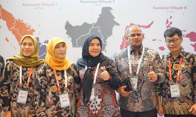 WALIKOTA BANDAR LAMPUNG MENGHADIRI MUNAS VII APEKSI 2025 DI KOTA SURABAYA