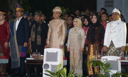 KARNAVAL BUDAYA MUNAS VII APEKSI DI SURABAYA MENGASUNG TEMA LIGHT CULTURE PARADISE