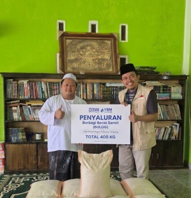 Dukung Kebutuhan Dasar Santri, YBM BRILiaN Salurkan Bantuan Beras untuk Pesantren di Lampung Tengah