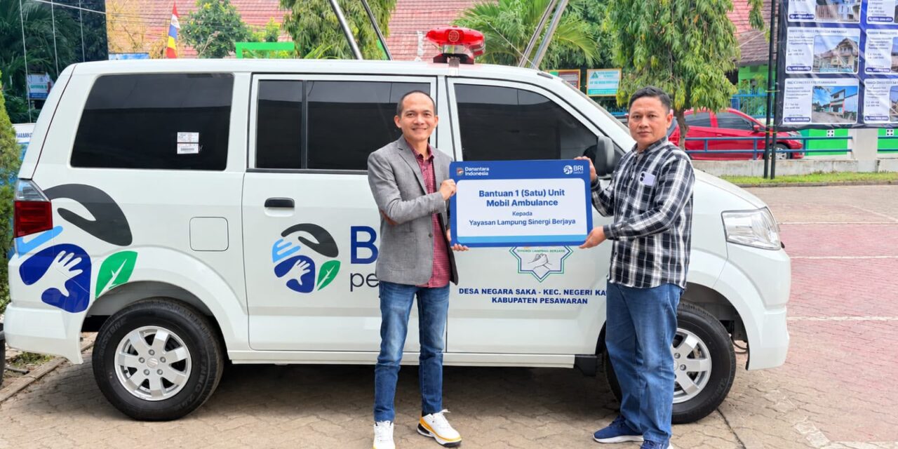 BRI Branch Office Pringsewu melalui BRI Peduli Serahkan Ambulans kepada Yayasan Lampung Sinergi Berjaya