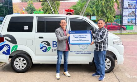 BRI Branch Office Pringsewu melalui BRI Peduli Serahkan Ambulans kepada Yayasan Lampung Sinergi Berjaya