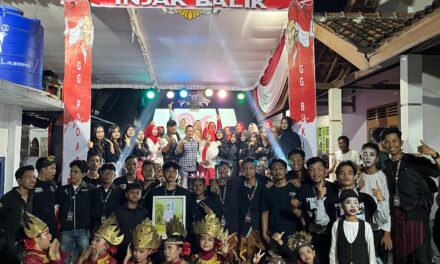 Camat Tanjungkarang Timur Dedi Saputra, S.IP, M.IP dan Lurah Kebon Jeruk Supriadi, S.H., Meriahkan Malam Puncak Padas X Bukit