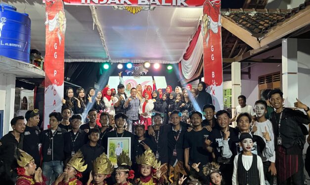 Camat Tanjungkarang Timur Dedi Saputra, S.IP, M.IP dan Lurah Kebon Jeruk Supriadi, S.H., Meriahkan Malam Puncak Padas X Bukit